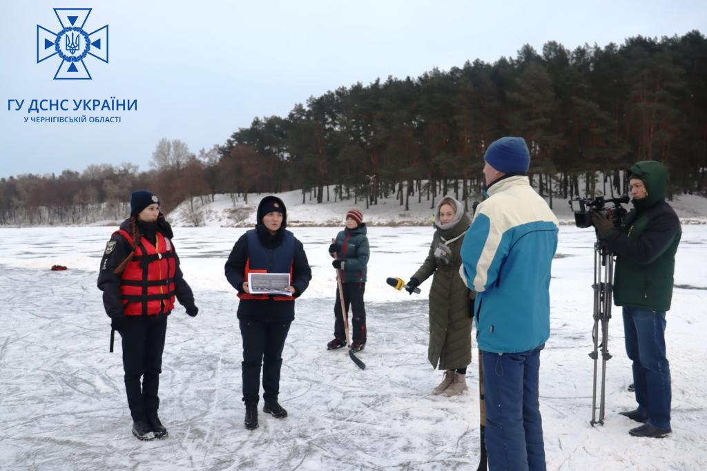Рятувальники спільно з поліціянтами та представниками обласних масмедіа провели профілактичний рейд щодо безпечного перебування на льоду
